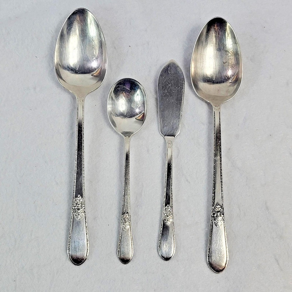 1847 Rogers & Bros Adoration Int'l Silverplate Serving Spoons Knife Lotโ of 4